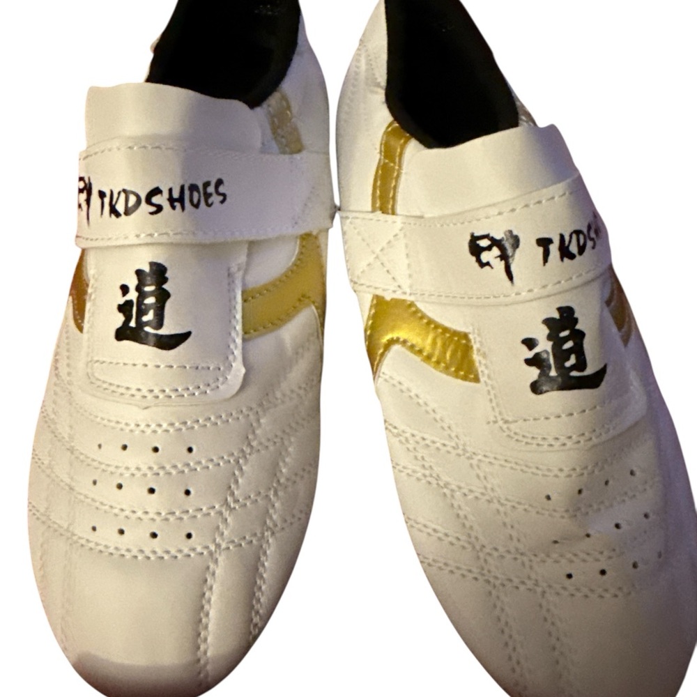 New Taekwondo White and Gold Men's Shoes size 7 men’s